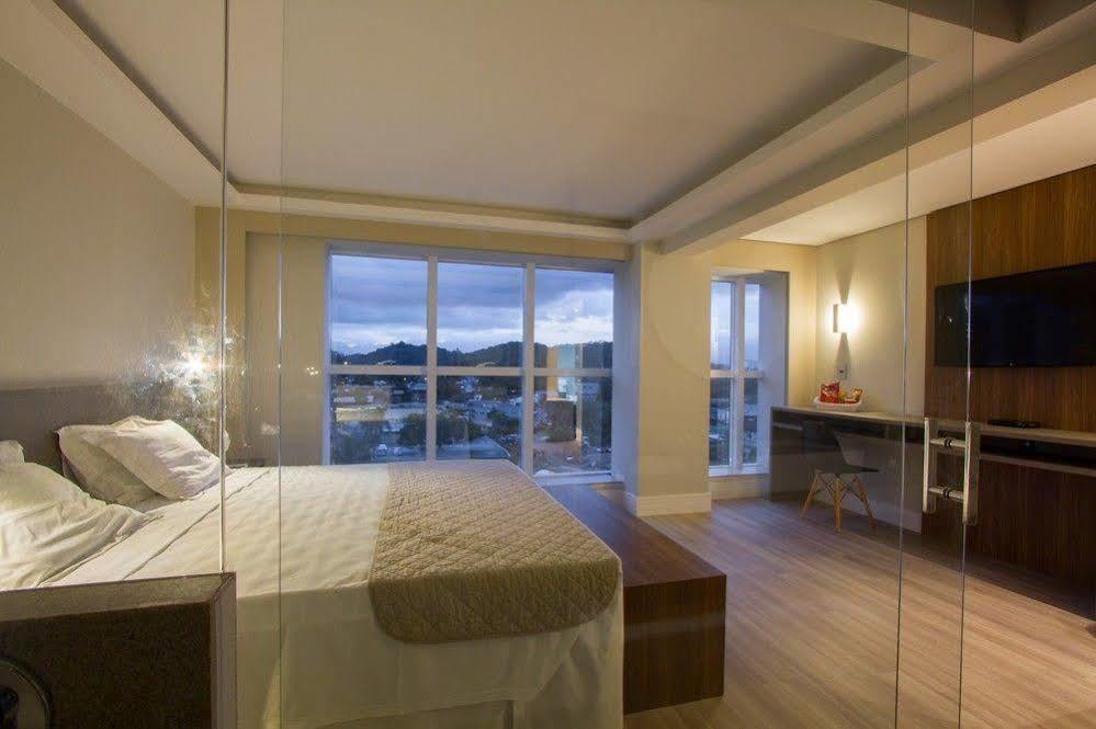 Le Canard Hotel 4*